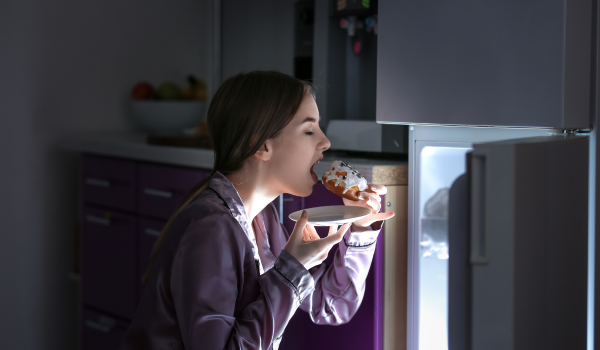 Should You Avoid Eating Carbs at Night? A Dietitian Weighs In