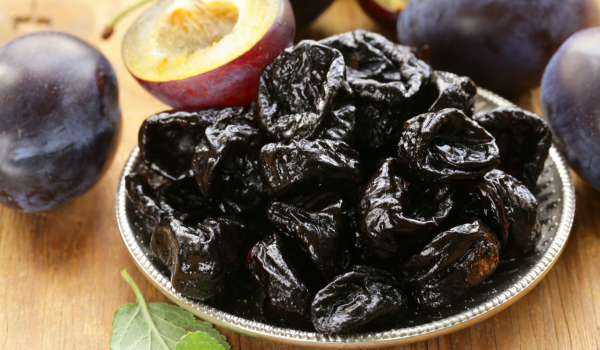 Health Benefits, Nutrition, and Uses of Prunes