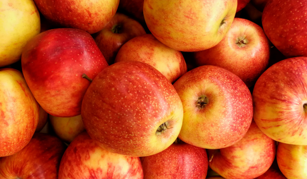 What Happens To Your Blood Pressure When You Eat An Apple Every Day