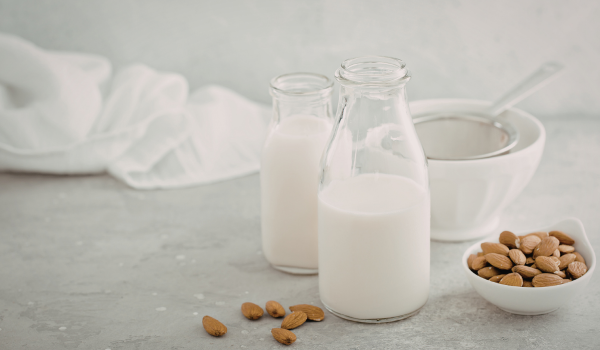 3 Health Benefits of Almond Milk, According to a Dietitian