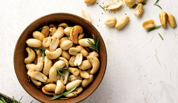 Cashews vs. Peanuts: Comparing Taste, Nutrition, and Uses