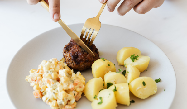 Why Eating Slowly Is Effective for Digestion and Weight Management