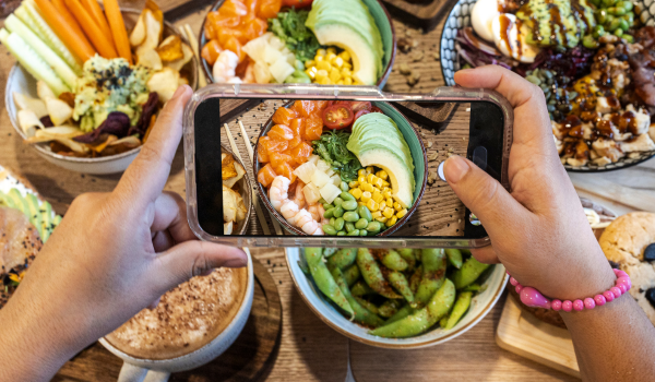 How Social Media Shapes Food Expectations