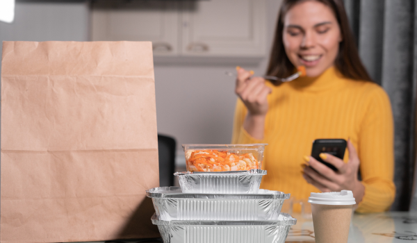 The Impact of Food Delivery Tracking on Eating Speed