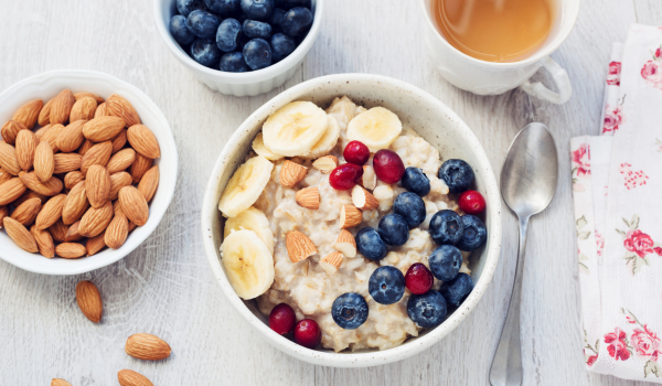 Oatmeal vs. Smoothie Bowls: Which Breakfast Fuels You Better?