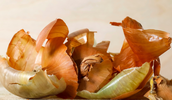 3 Reasons to Eat Onion Skins Instead of Throwing Them Away